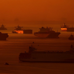 Stretto di Hormuz, petroliera colpita: aumentano i rischi per energia e commercio globale